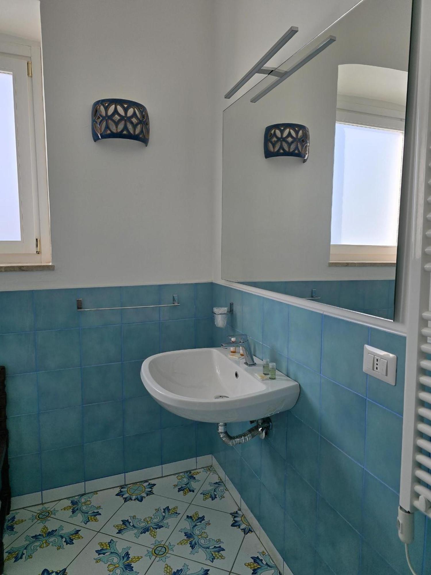 Casa Nina- Camere Con Vista Mare E Terrazza A Raito, Costiera Amalfitana Vietri sul Mare Exterior photo