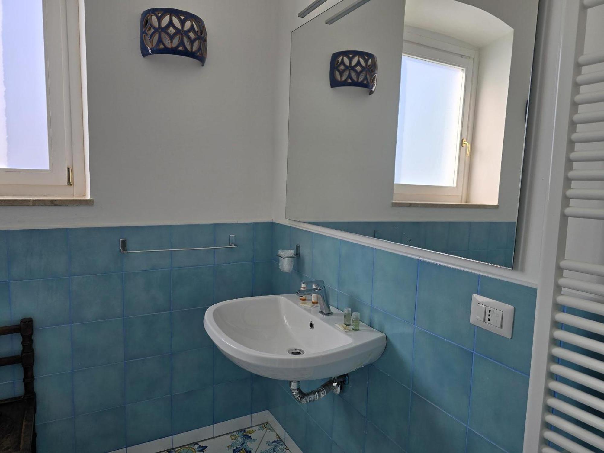 Casa Nina- Camere Con Vista Mare E Terrazza A Raito, Costiera Amalfitana Vietri sul Mare Exterior photo